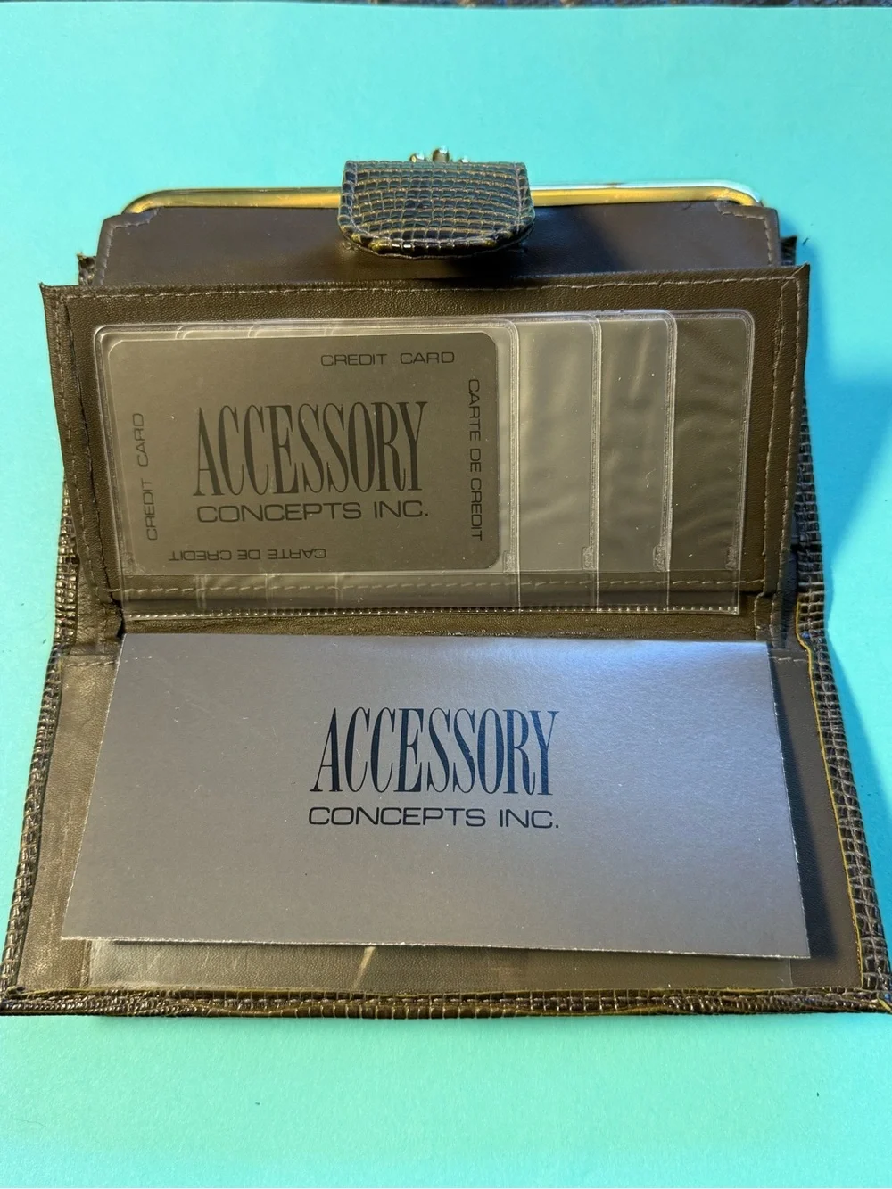 Vintage 90’s Accessory Concepts Brown Croc Embossed Leather Clutch Wallet